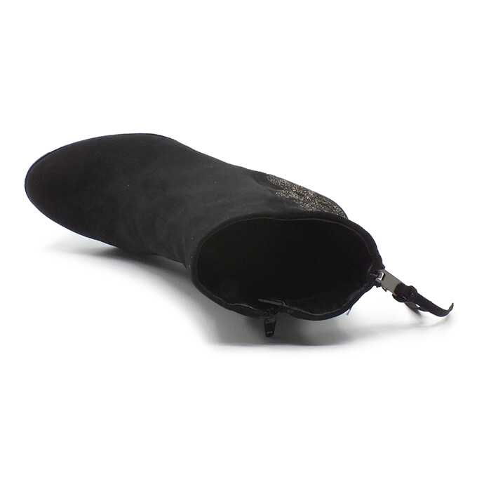 0424f928-8d1f-4204-b3d9-edd61b74ec1a