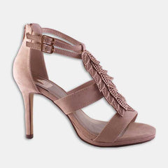 251a7b96-b60d-4c6f-8d2c-f25365cc2202