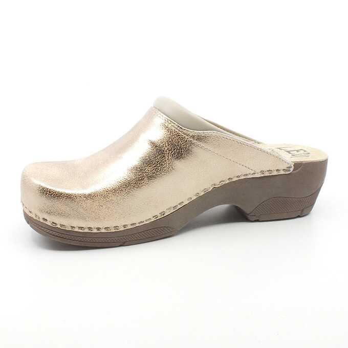 ae683fd0-5e10-4e8a-b49c-10ab44690fd7